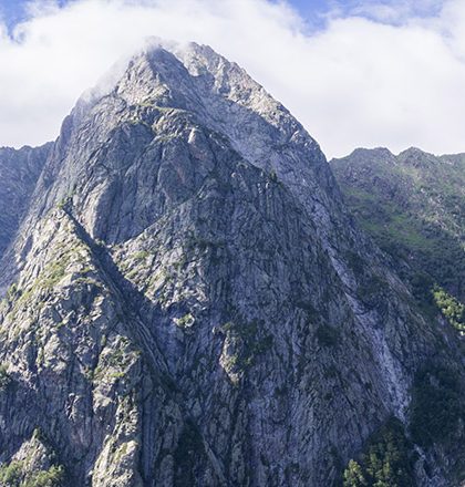 Panorama aérien du secteur d'escalade de la Dent D'Orlu face SE. 